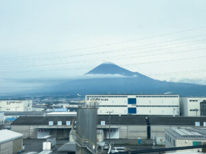 Widok góry Fuji z shinkansena. Fot. autora