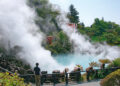 Jedno z wielu gorących źródeł (onsen) w Japonii – Umi Jigoku (Morskie Piekło), prefektura Oita. Fot. 663highland, Wikipedia.org