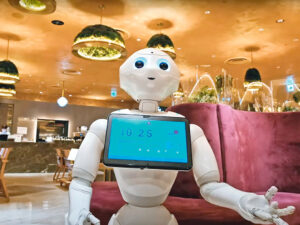 Robot kelner, screen These Robots Are Actual People!, SJapan by Food, YouTube