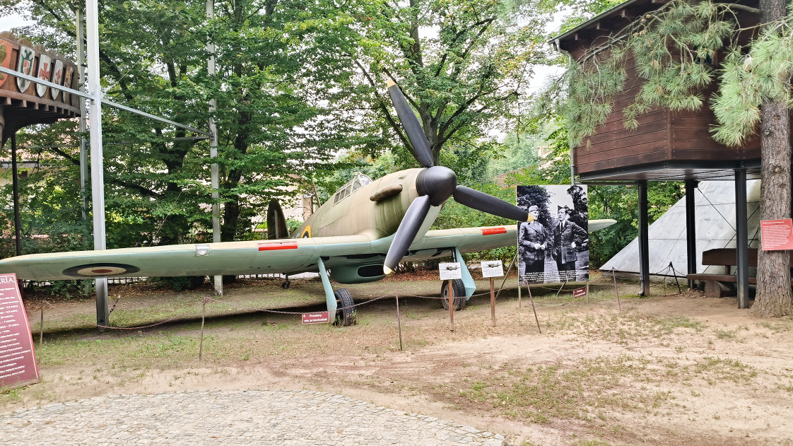 Polscy piloci w bitwie o Anglię walczyli na samolotach Hawker Hurricane (dywizjony 302 i 303). Na zdjęciu kopia takiego myśliwca w skali 1:1. Fot. Marek Żelkowski