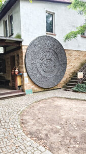 Kalendarz Azteków, replika kalendarza azteckiego, tzw. Stone of the Sun. Fot. Marek Żelkowski