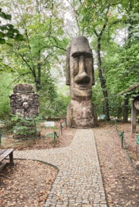 Kopia moai – posągu z Wyspy Wielkanocnej waży kilkadziesiąt ton. Fot. Marek Żelkowski