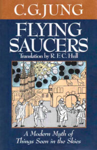 Okładka angielskojęzycznego wydania książki Junga na temat „latających talerzy” z ryciną przedstawiającą niebiańskie zjawisko nad Bazyleą w 1566 r. Fot. materiały prasowe