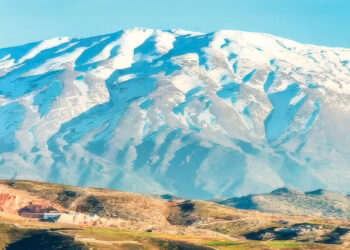 Góra Hermon widziana od strony libańskiej Doliny Bekaa. Fot. Dorota Atmadijan