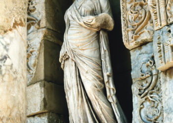 Posąg Sofii sprowadzony z Efezu. Fot. Traroth, Wikimedia.org