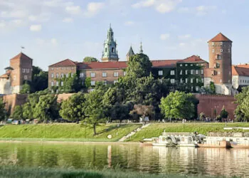 Wawel od strony Wisły. Widać m.in. Kurzą Stopkę, czyli wieżę, w której mieściła się alchemiczna pracownia Michała Sędziwoja