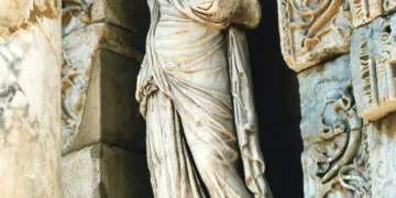 Posąg Sofii sprowadzony z Efezu. Fot. Traroth, Wikimedia.org